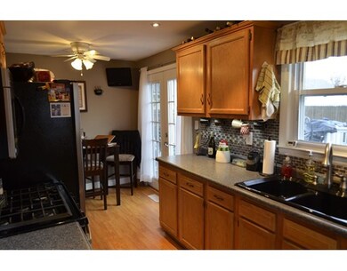 51 Cheyenne Rd, Springfield, MA 01109 - photo 3