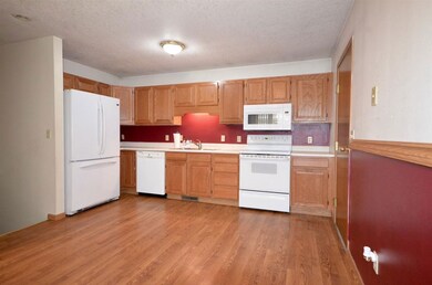 1504 Aspen Dr, Waterloo, IA 50701 - photo 2