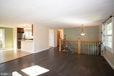12903 Melville Ln, Fairfax, VA 22033 - photo 3