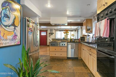 711A Main St-005
