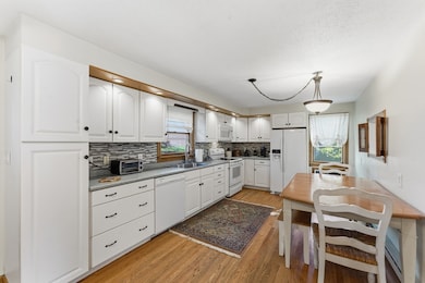 162 Pendleton Ave, Chicopee, MA 01020 - photo 6