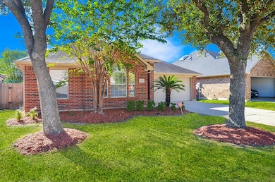 BEAUTIFUL DAVID WEEKLEY BUILT HOME IN VILLAGES OF