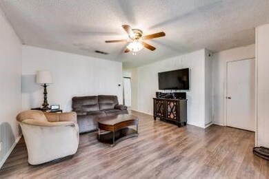 509 Holly Hill Dr, Hurst, TX 76053 - photo 4