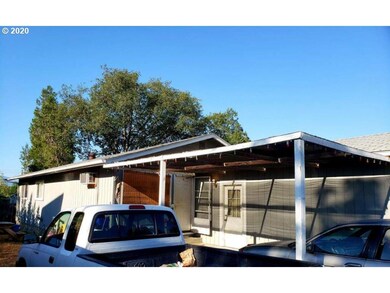 1109 SW Foundry St, Grants Pass, OR 97526 - photo 2