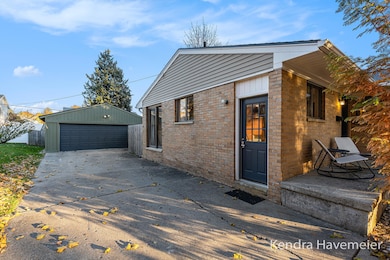 1666 Carlton Ave NE, Grand Rapids, MI 49505 - photo 4