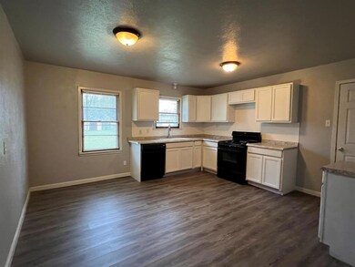 305 Harmon Rd, Hurst, TX 76053 - photo 4