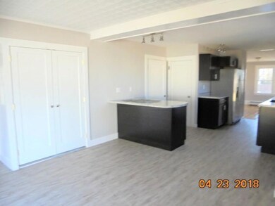 Kitchen with eat-in kitchen area
