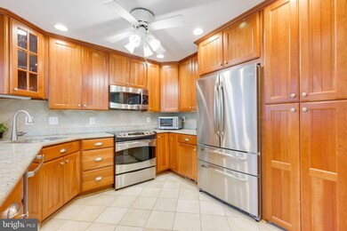 9421 Winterberry Ln, Fairfax, VA 22032 - photo 7