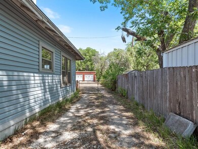 406 Featherston St, Cleburne, TX 76033 - photo 5