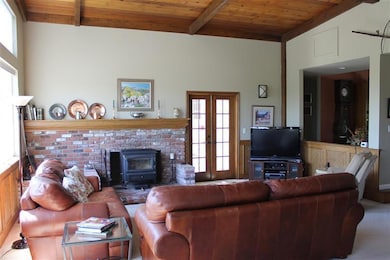 935 Old Stage Rd, Central Point, OR 97502 - photo 4