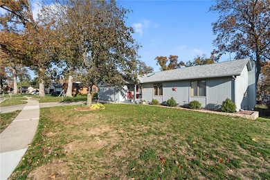 2614 Iris Ave NW, Cedar Rapids, IA 52405 - photo 2