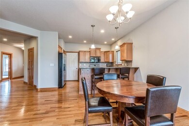 Dining & Kitchen