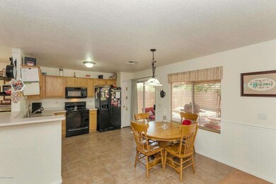 Kitchen and Breakfast Area
