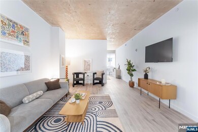 10 Commerce Ct unit 2E, Newark, NJ 07102 - photo 4