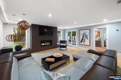 827 Alden Rd, Paramus, NJ 07652 - photo 5