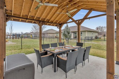 3331 SW 44th St, Topeka, KS 66610 - photo 6