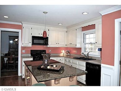 Kitchen - The center island and countertops are gr