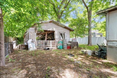 View of yard with an outdoor structure
