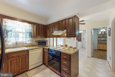 18404 Beech Ln, Triangle, VA 22172 - photo 7