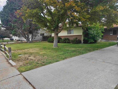 1120 E 8th N, Mountain Home, ID 83647 - photo 4