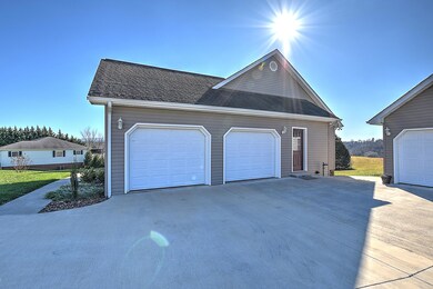 321 E Ridges Dr_-5