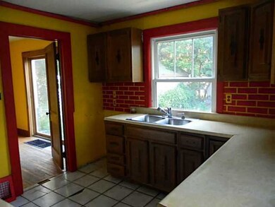 1228 W Barnes Ave, Lansing, MI 48910 - photo 7