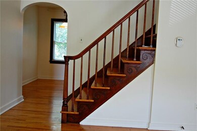 BEAUTIFUL HARDWOOD FLOORS THROUGHOUT