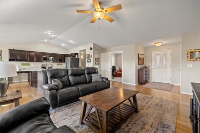 3453BarnesWy.-14