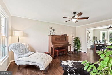 2724 Sasscers Hill Ct, Herndon, VA 20171 - photo 6