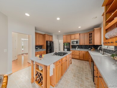 19230 Potomac Crest Dr, Triangle, VA 22172 - photo 3