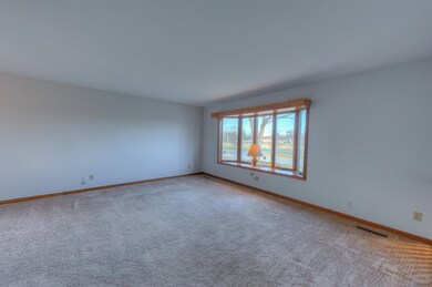 632 N Lillian St, Griffith, IN 46319 - photo 4