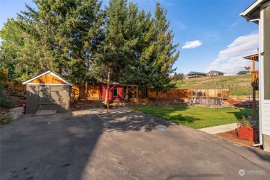2531 8th St NE, East Wenatchee, WA 98802 - photo 3