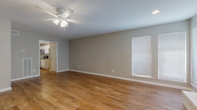 7713 Bateman Ln unit 7713, Houston, TX 77088 - photo 3