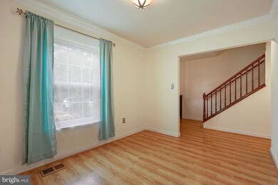 8930 Shamrock Ct, Springfield, VA 22152 - photo 3