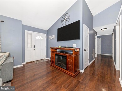 11819 White Pine Dr, Hagerstown, MD 21740 - photo 4