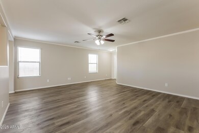 004-photo-living-room-13608376