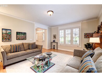 Living Room/Entrance