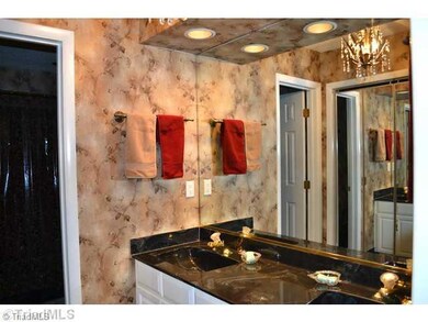 1959 Eastchester Dr unit A, High Point, NC 27265 - photo 7