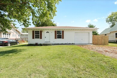 203 N Carico St, Tuscola, IL 61953 - photo 4