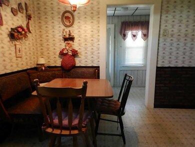 Kitchen. EIK leads to an add l rm that can be used