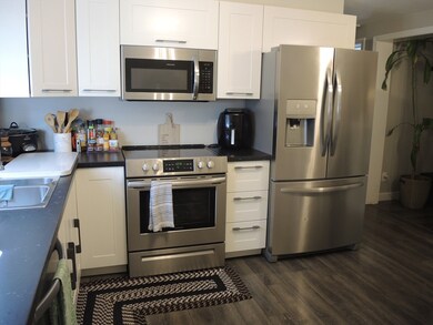 172 Perry Ave unit 3B, Worcester, MA 01610 - photo 3