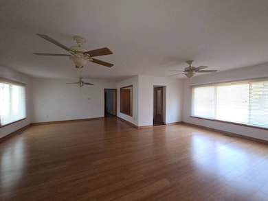 403 N Fair St, Olney, IL 62450 - photo 6