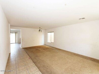 023-286220 Living Room-Dining Room