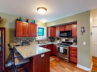 16 Red Oak Dr, Schenectady, NY 12302 - photo 6