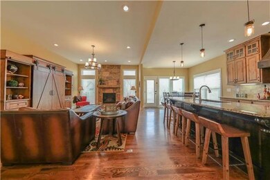 907 S Ash St, Raymore, MO 64083 - photo 5