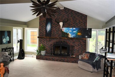 305 E Walnut St, Raymore, MO 64083 - photo 4