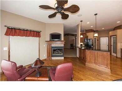 Breakfast bar and dining area
