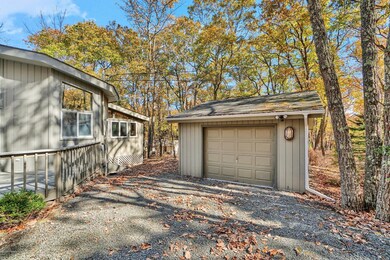 127 Stallion Dr, Hawley, PA 18428 - photo 3