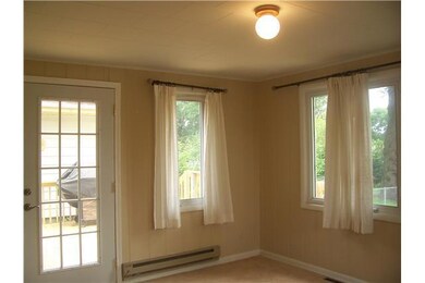 Den/Family/Great Room. Cozy 4 Season Room with ple