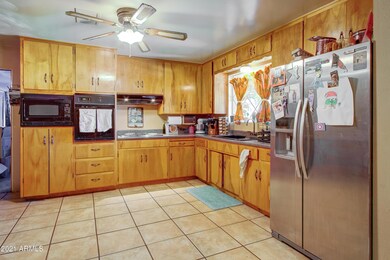 004_Kitchen